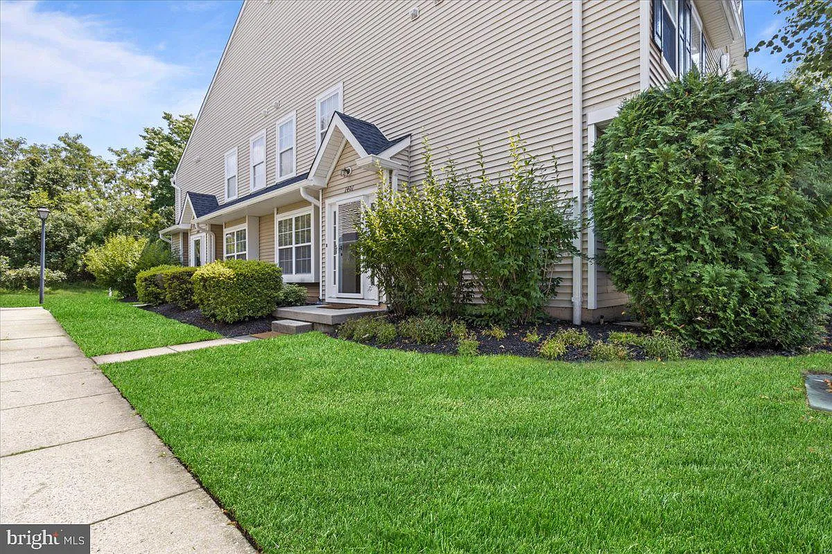 3 bed, 2.5 bath, 1626 sqft, $2,900 — Photo 2