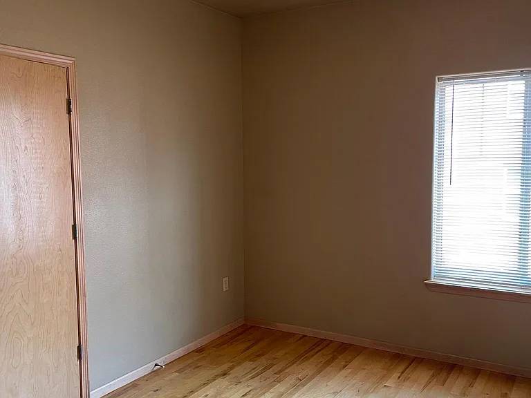 551 S Linn St #12 — Photo 18