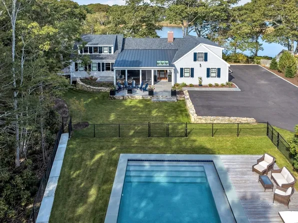 16 Walley Ct, Barnstable, MA 02630