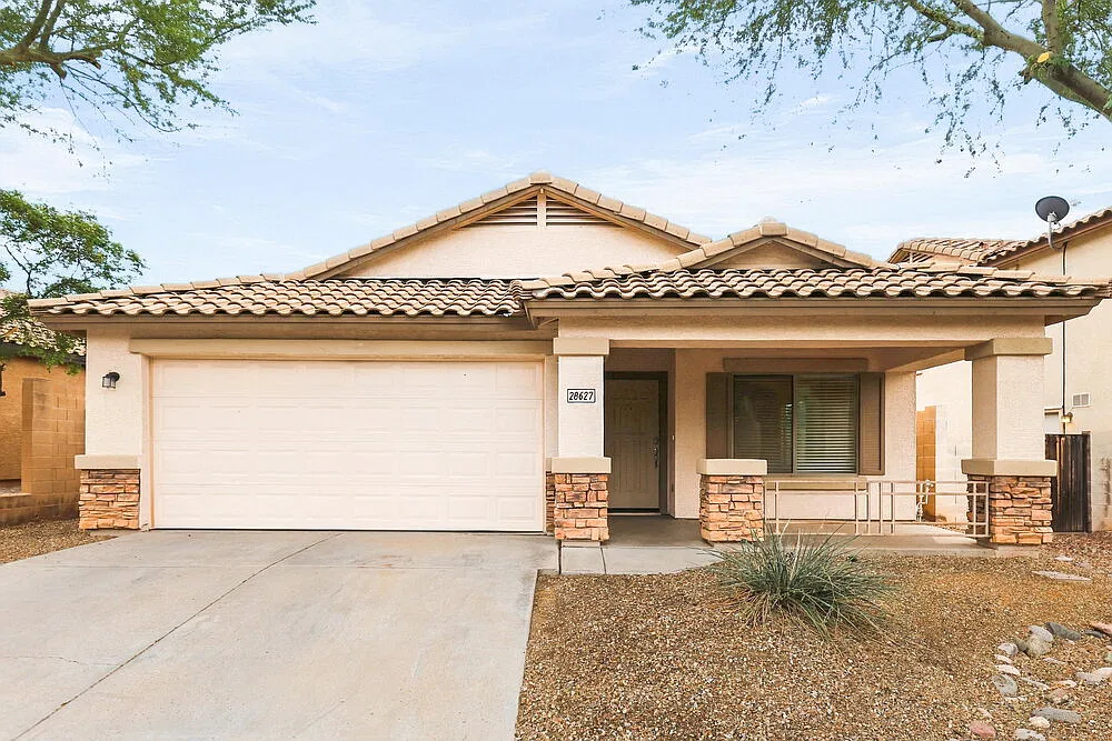 4 bed, 2.0 bath, 1782 sqft, $2,515 — Photo 1