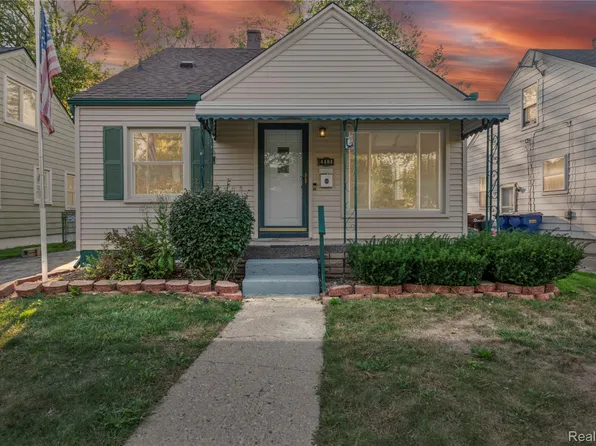 4484 Howe Rd, Wayne, MI 48184