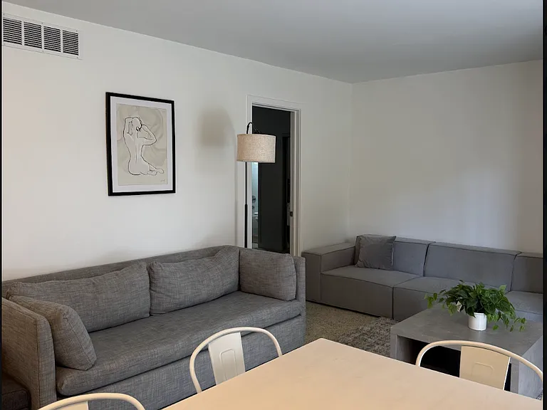 421 SW 9th St #1 — Photo 7