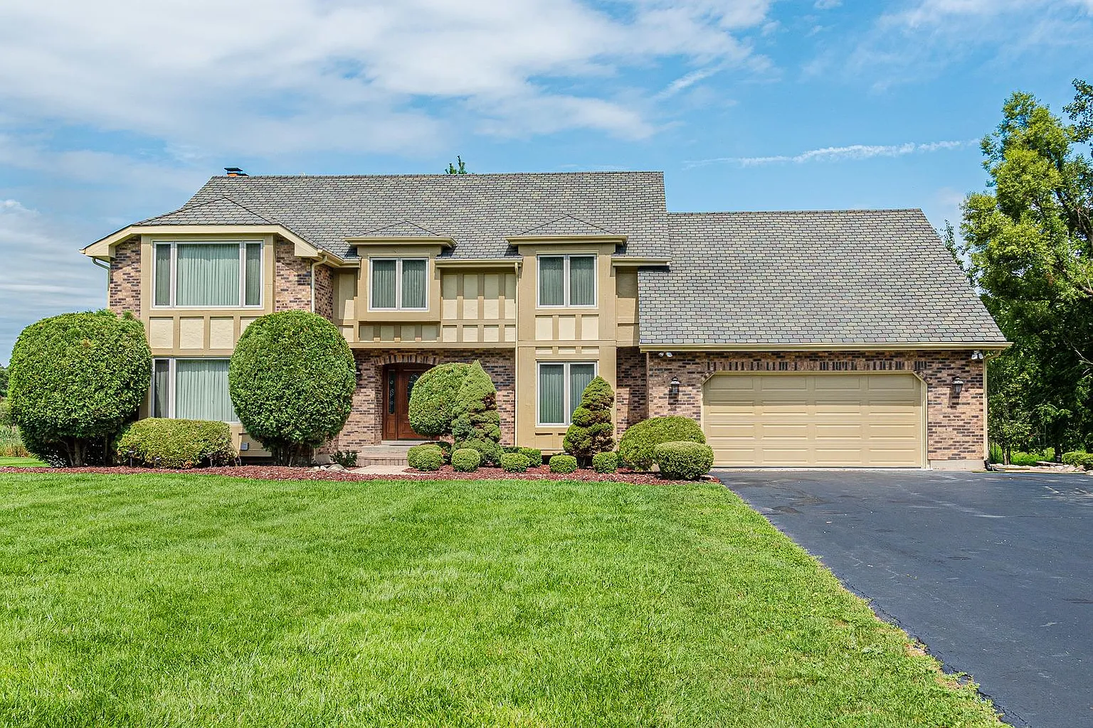 35W142 Duchesne Dr photo 1