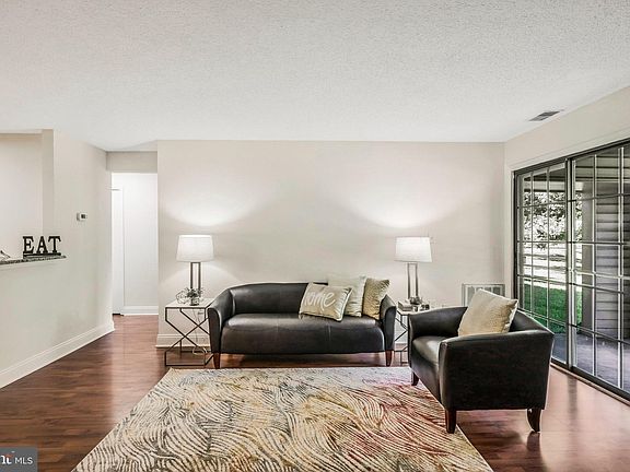 4th image of 6918 Mary Caroline Cir #6918C