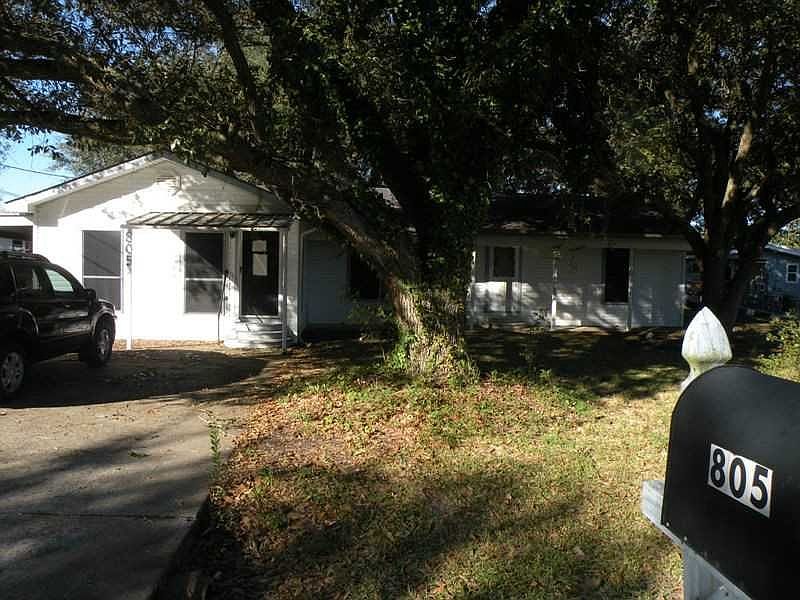 1st image of 805 Broussard St