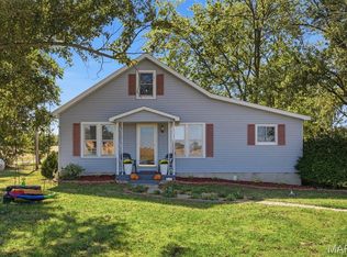 894 Rc Cardinal Ln, Greenville, IL 62246