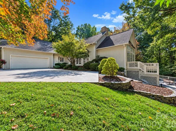 6 Thornwood Ct, Clover, SC 29710