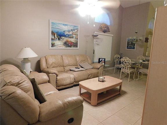 3rd image of 34 Lakepointe Cir