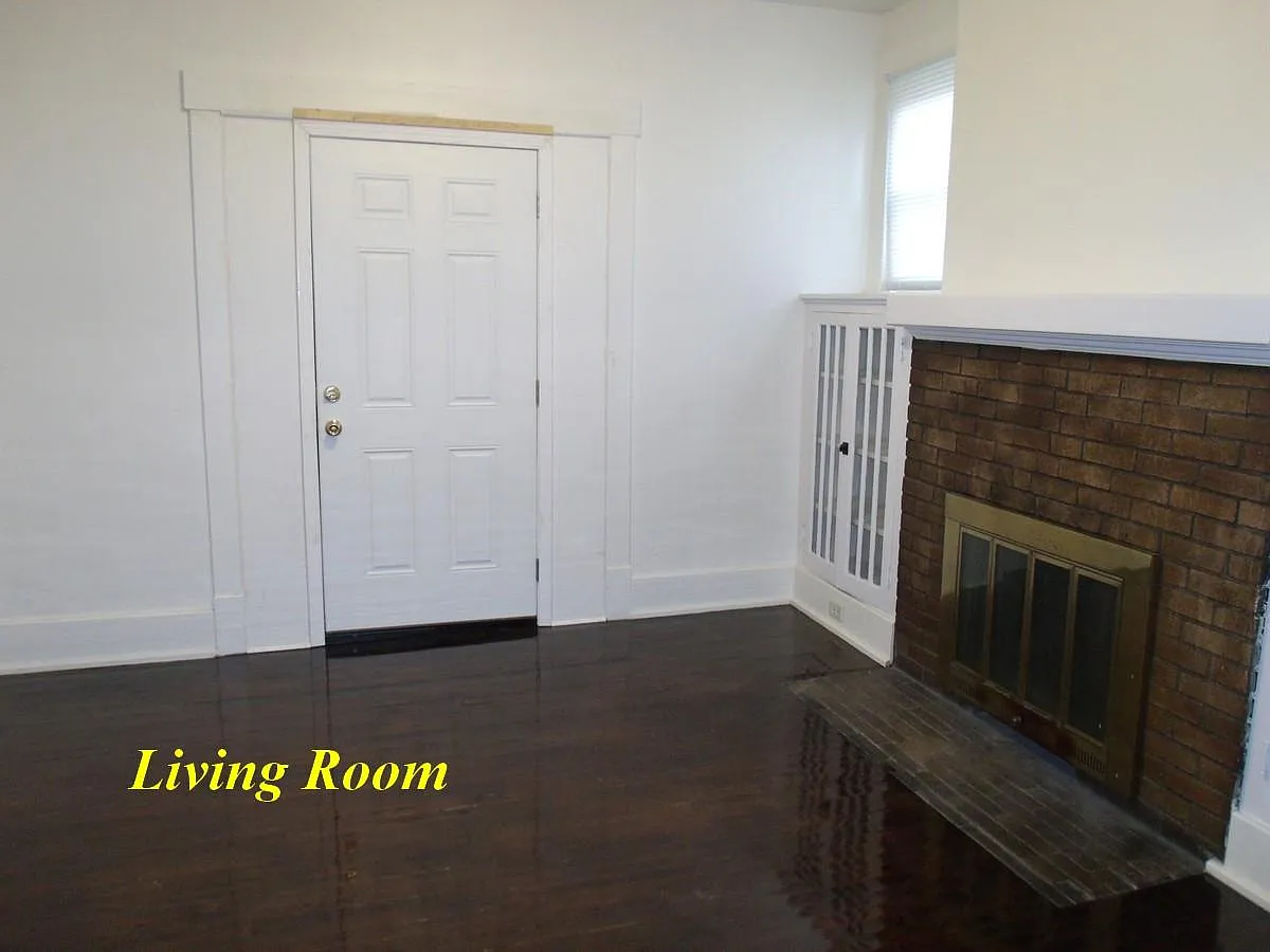 Building Photo - 300 N 32nd St
