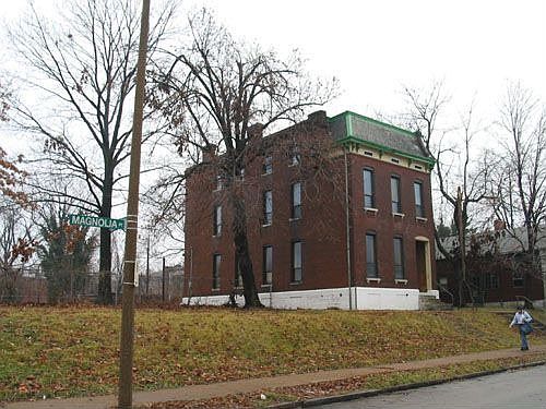 2nd image of 2838 Magnolia Ave