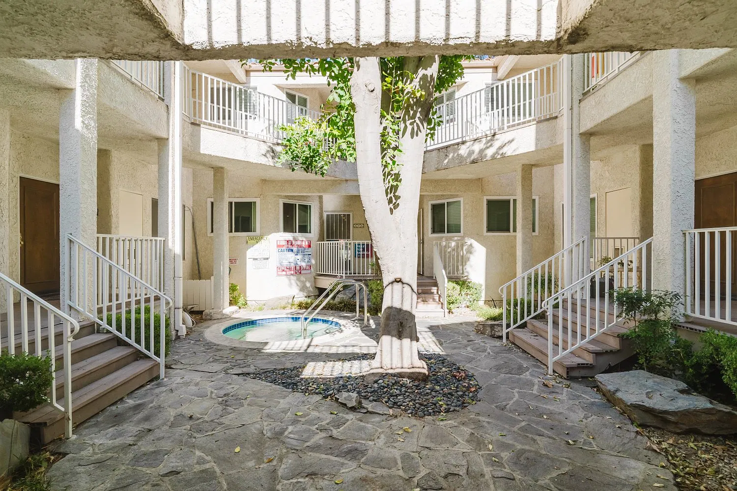 1 bed, 950 sqft, $2,500 — Photo 1