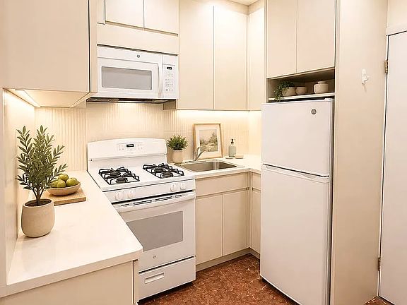 4th image of 405 E 69th St APT 1C