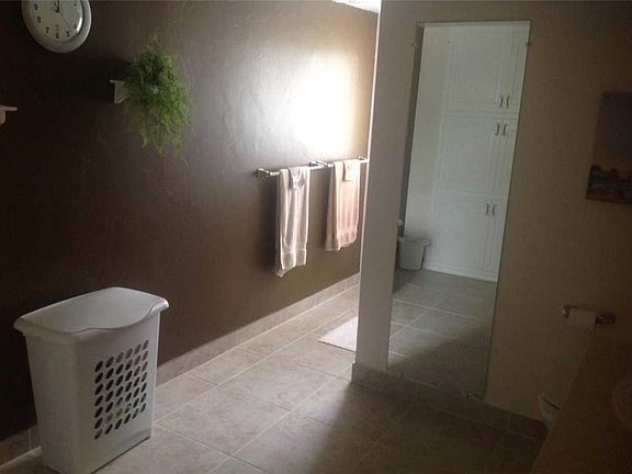 4th image of 3815 Ovid Ave