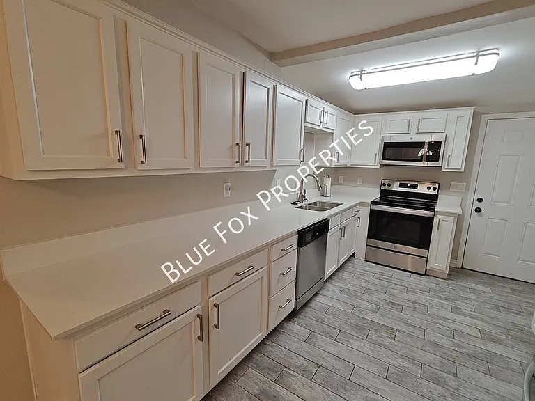 619 S Highland Ave — Photo 5