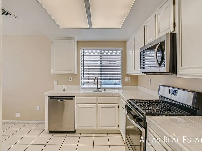 4405 Sandhorse Ct — Photo 6