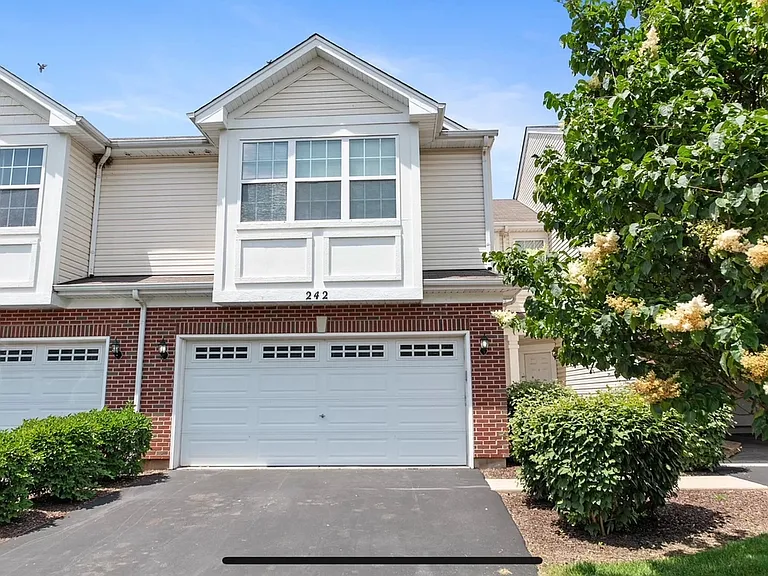 242 S Oak Creek Ln — Photo 1