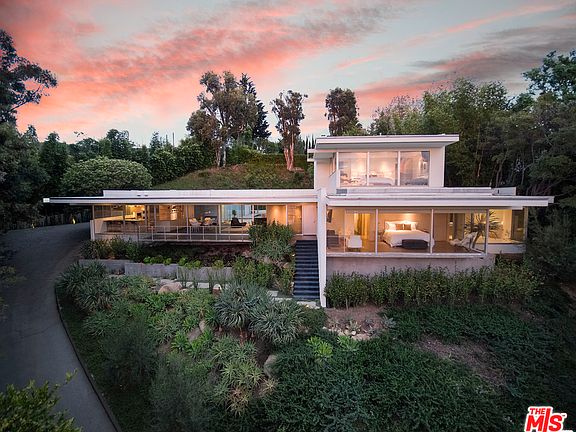 2nd image of 201 Bentley Cir