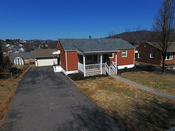 2nd image of 241 Lynn Haven Cir