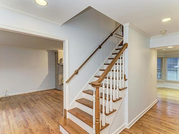 5th image of 202 N Wilmette Ave