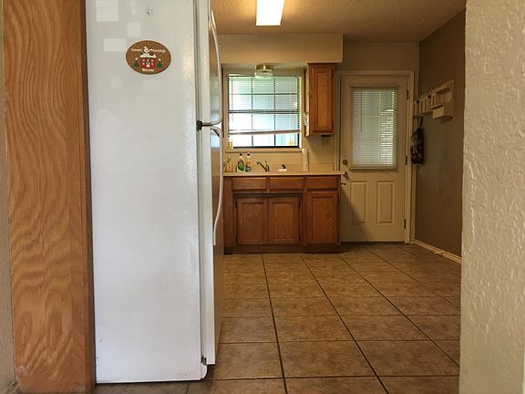 5th image of 3702 Country Ln