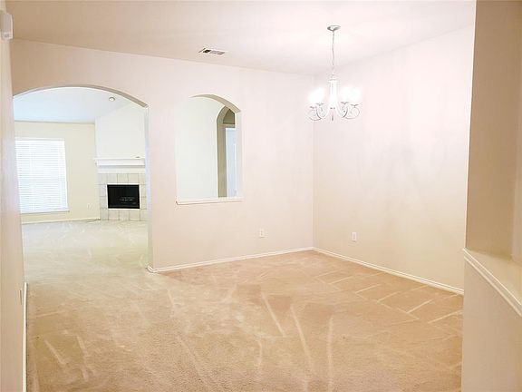 4th image of 2855 Westover Dr