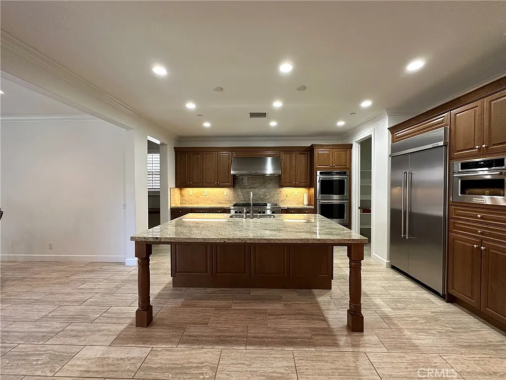4 bed, 3294 sqft, $7,600 — Photo 2