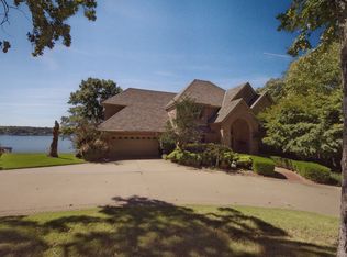 904 Inwood Dr, Grove, OK 74344