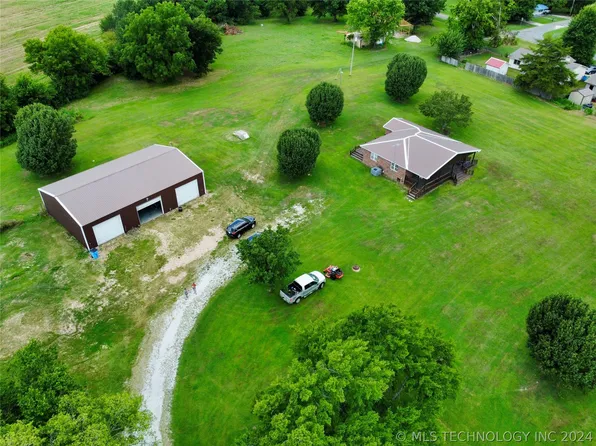 306 SE Railroad St, Gore, OK 74435