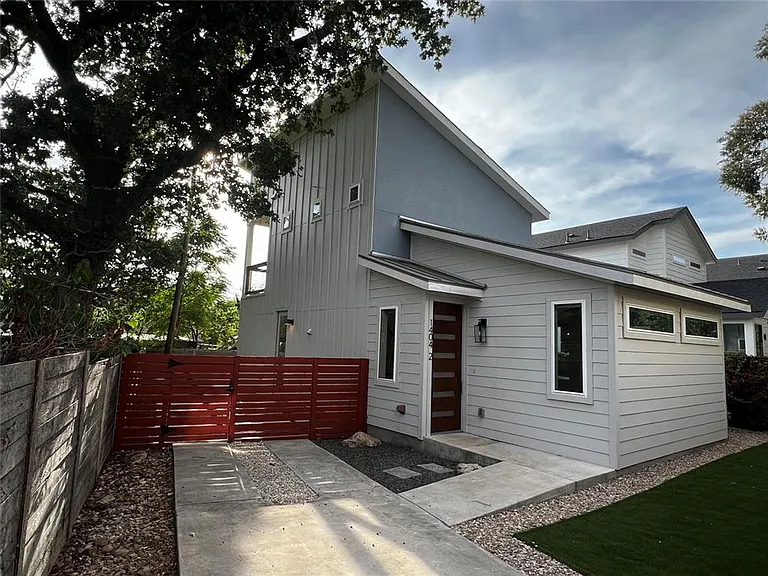 1404 Marcus Pl #2 — Photo 1