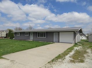 221 S Cumberland St, Fremont, IA 52561