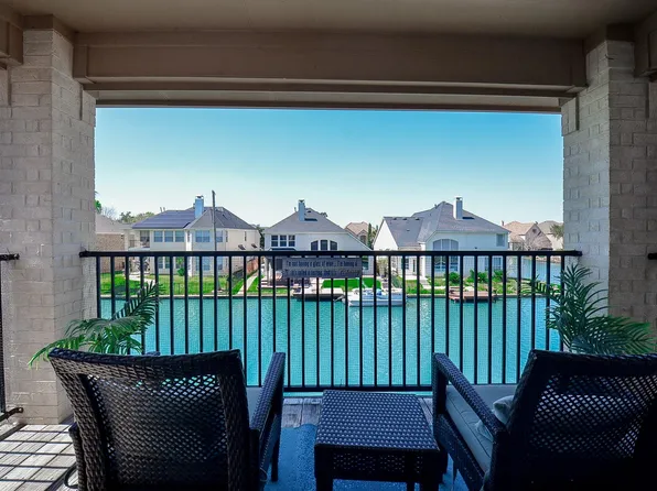 14306 Manorbier Ln, Sugar Land, TX 77498