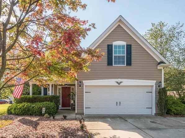 104 Braxcarr St, Holly Springs, NC 27540