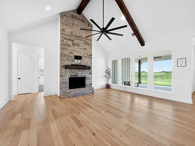 4761 Sarah Dr — Photo 3