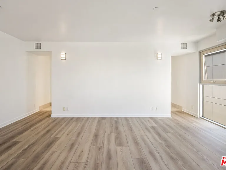 823 N Martel Ave #2 — Photo 15