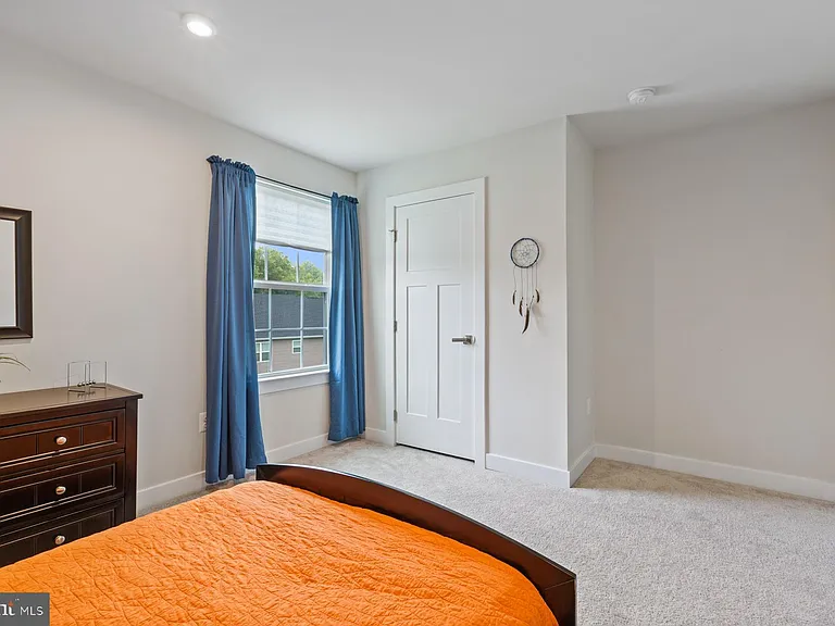 8378 Legacy Cir — Photo 32