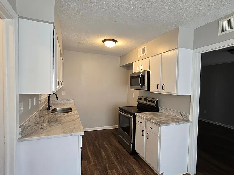 8743 Greenbrook Pkwy — Photo 16
