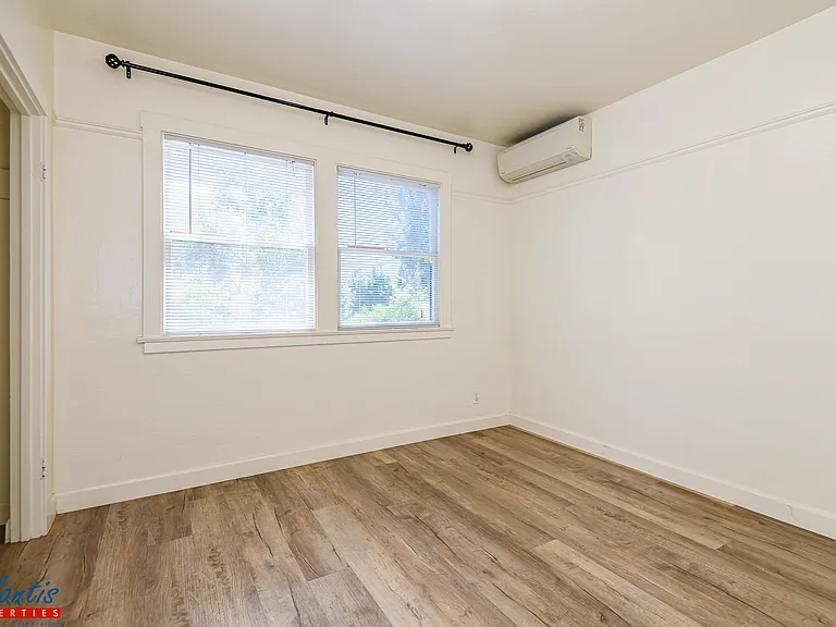 428 University Ave — Photo 6