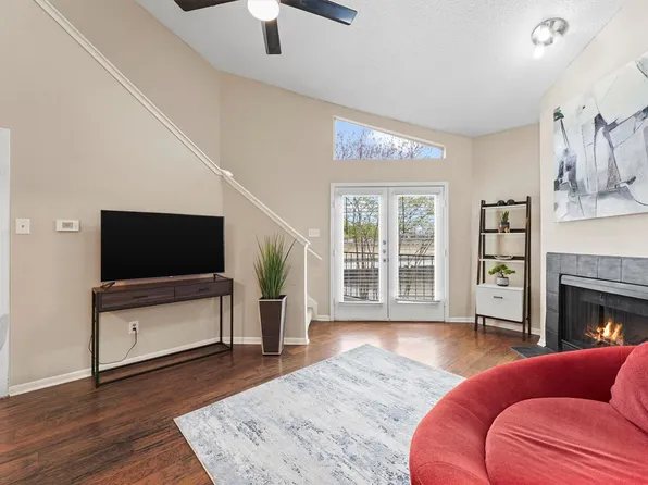 10855 Meadowglen Ln APT 729, Houston, TX 77042