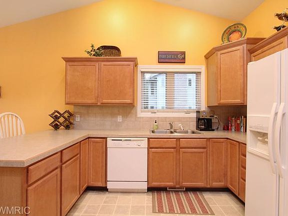 5th image of 1901 Woodbriar Ct NE