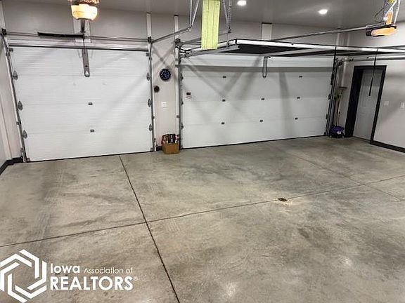 4th image of 560 N State St