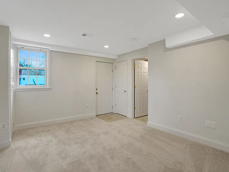 1012 Croton Dr — Photo 11