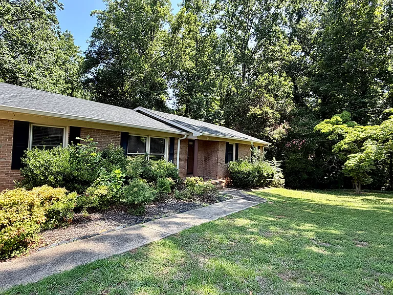 109 James Dr — Photo 37