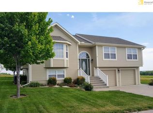 810 W 8th Ave, Kearney, MO 64060