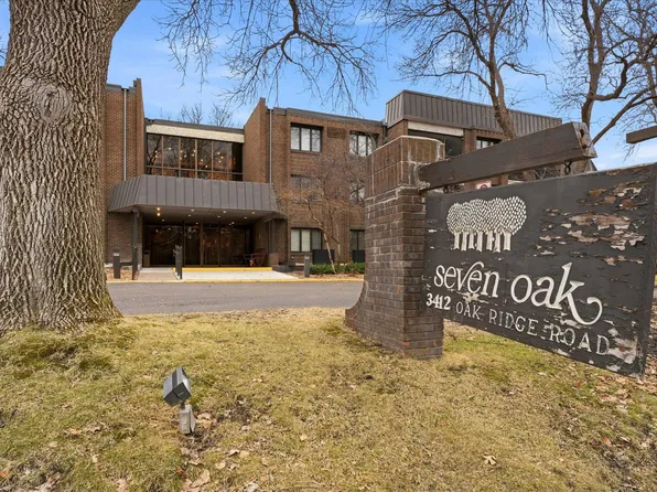3412 Oak Ridge Rd APT 319, Minnetonka, MN 55305