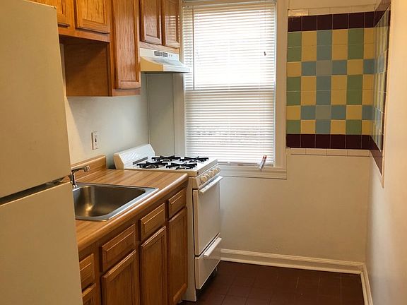 4th image of 15 Corbin Ct #2