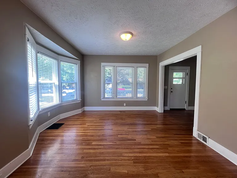 1040 Powers Ave NW — Photo 52