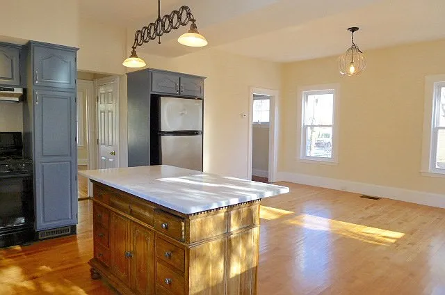 4 bed, 2.5 bath, 1850 sqft, $4,950 — Photo 2