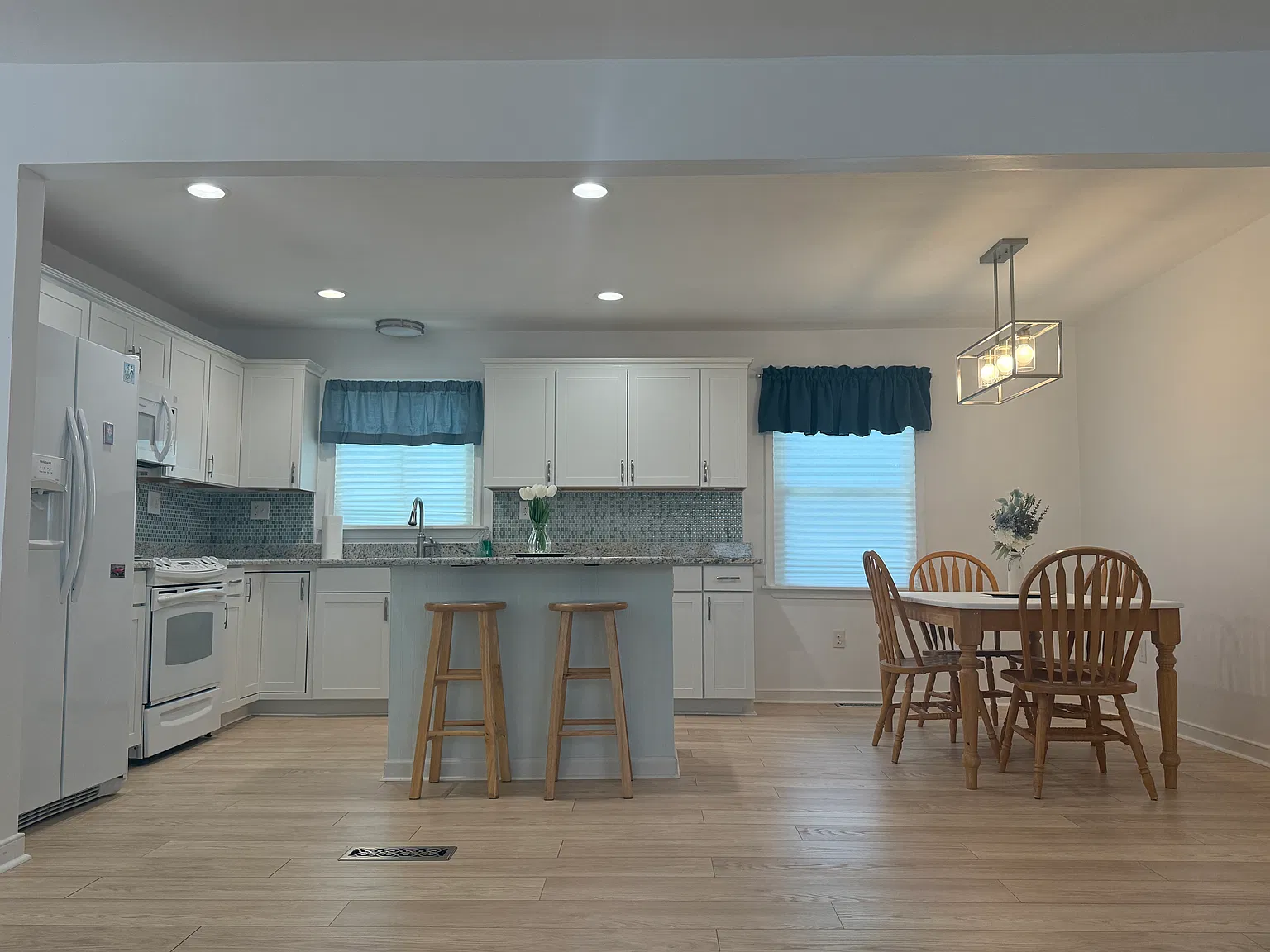 4 bed, 1976 sqft, $2,600 — Photo 3
