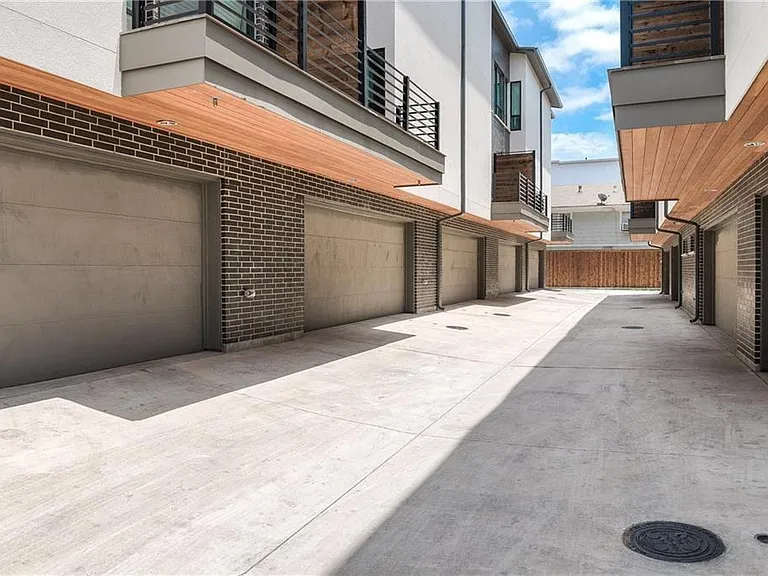 2290 N Fitzhugh Ave #20 — Photo 23