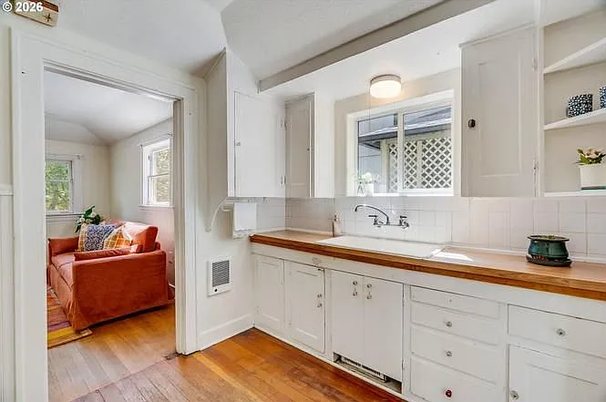 6351 NE 34th Ave — Photo 16